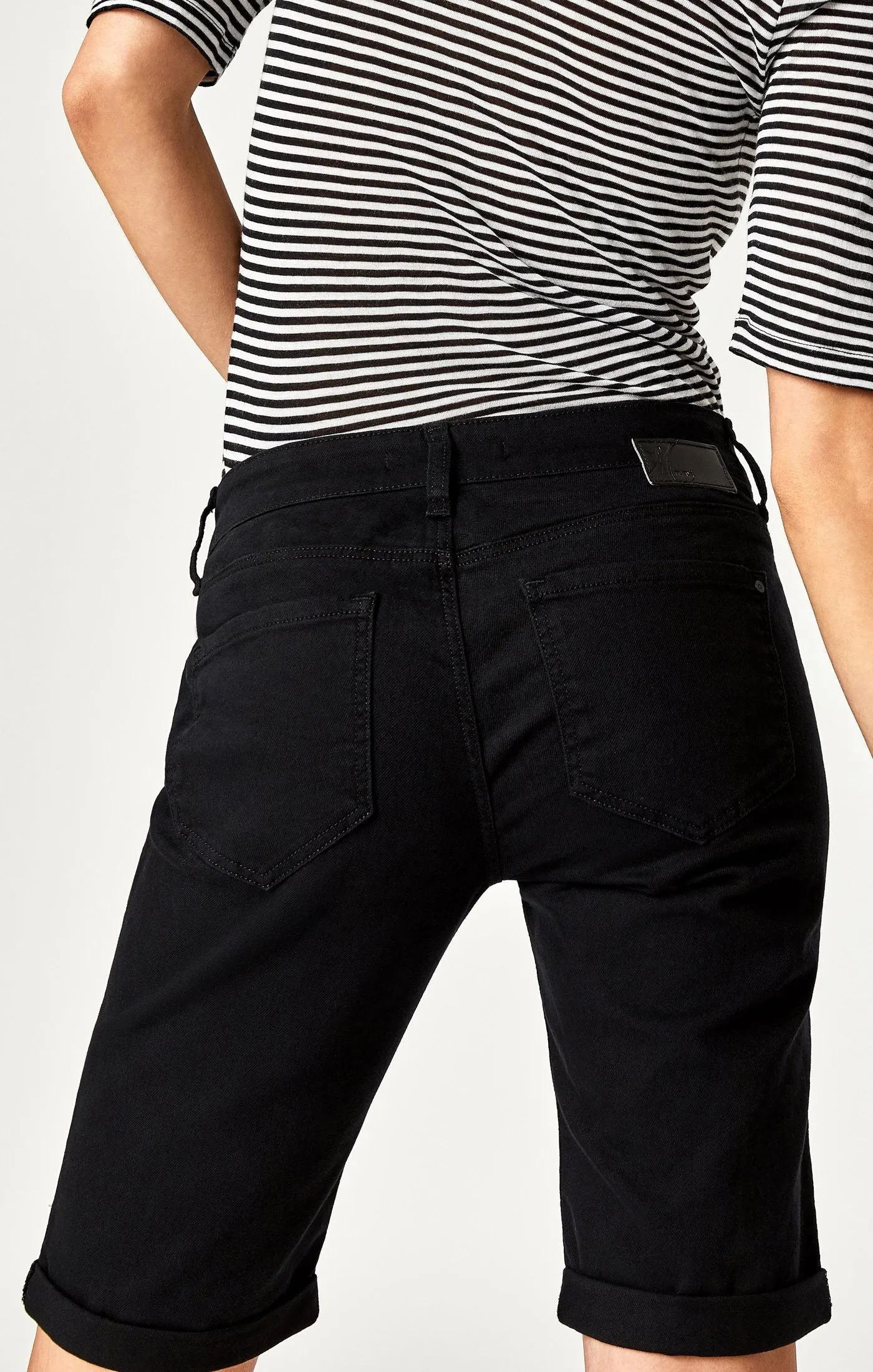 KARLY SHORTS IN BLACK NOLITA