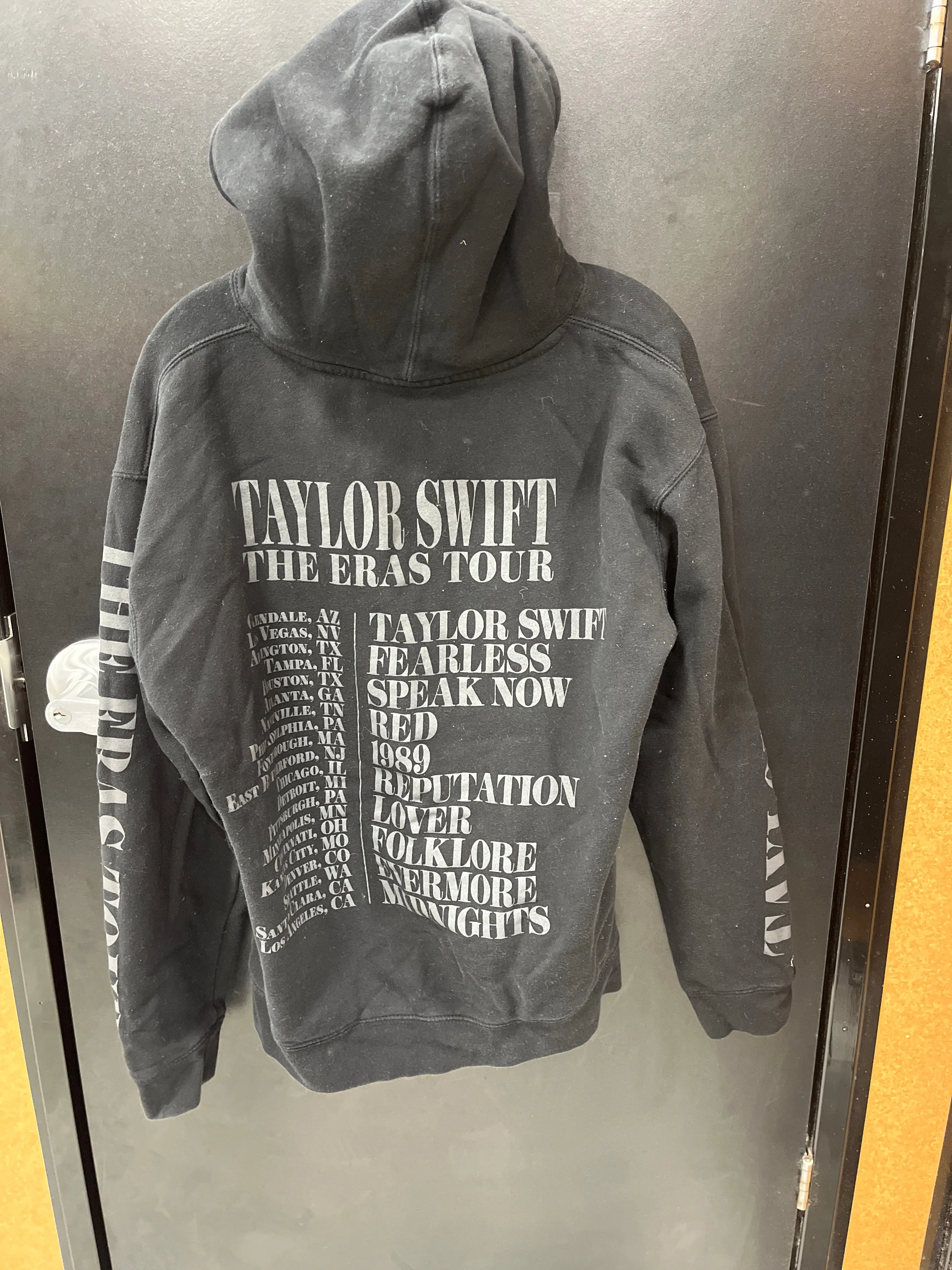 Outerwear Size Medium 4000
